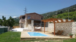 House with pool Gabi
